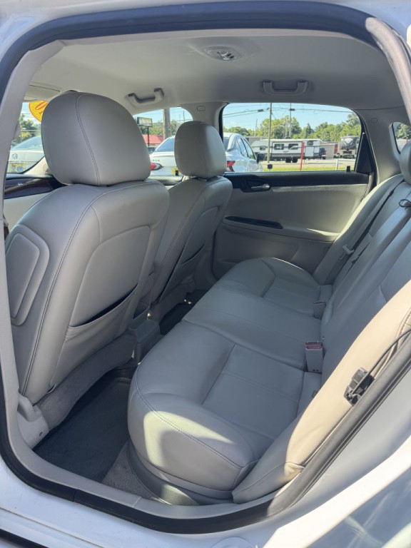 2010 Chevrolet Impala Image 14