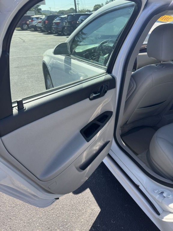 2010 Chevrolet Impala Image 16