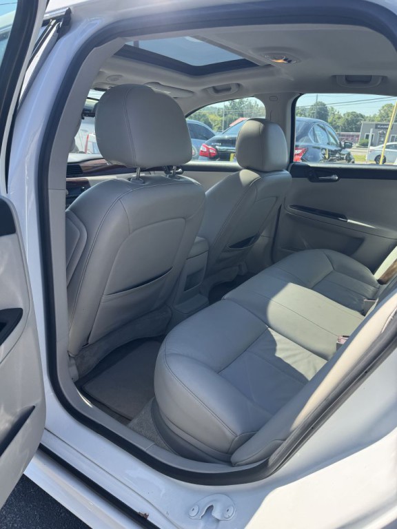 2010 Chevrolet Impala Image 17