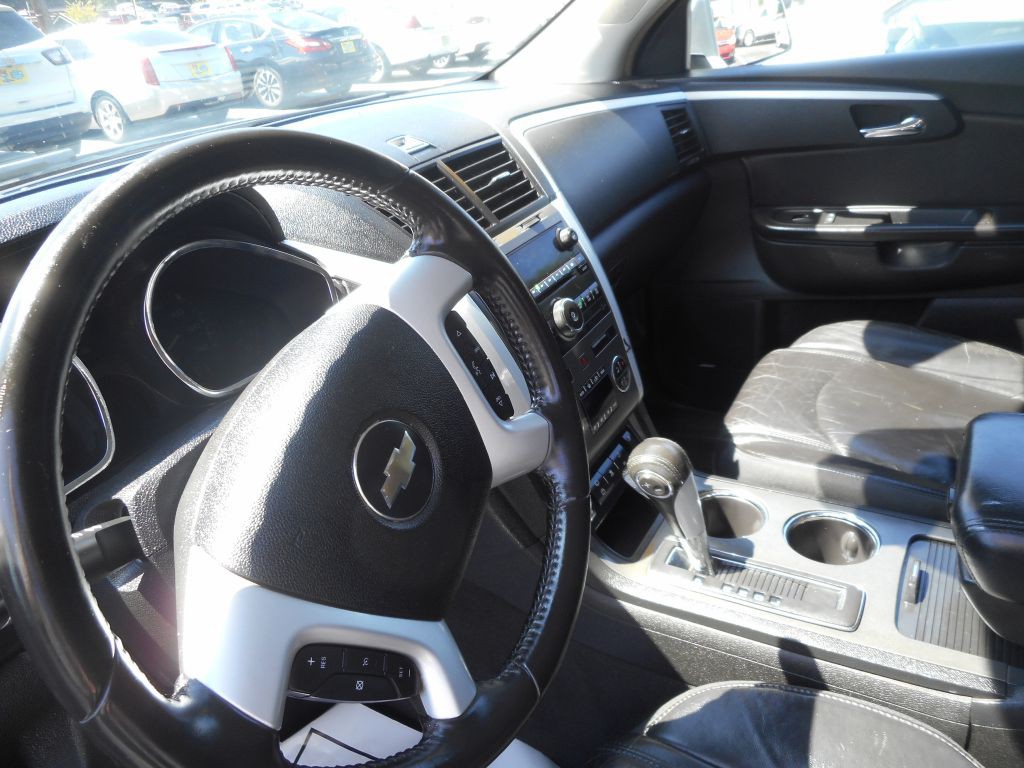 2009 Chevrolet Traverse Image 11