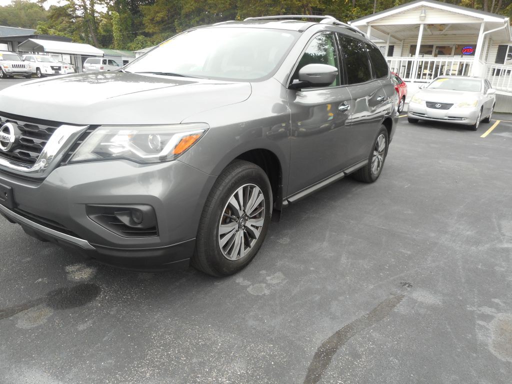2017 Nissan Pathfinder Image 1