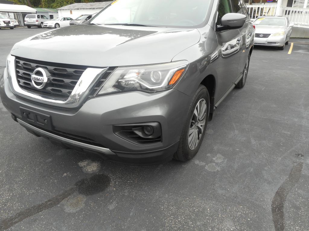 2017 Nissan Pathfinder Image 2
