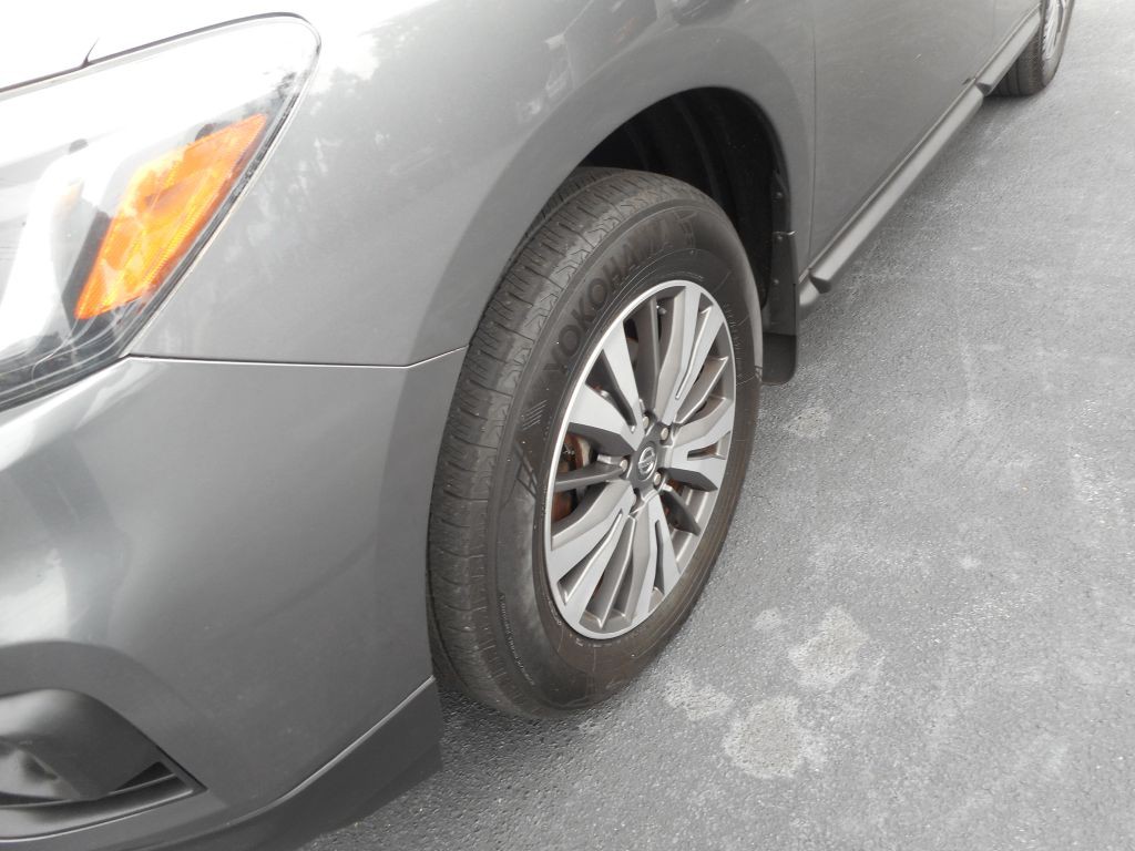 2017 Nissan Pathfinder Image 3