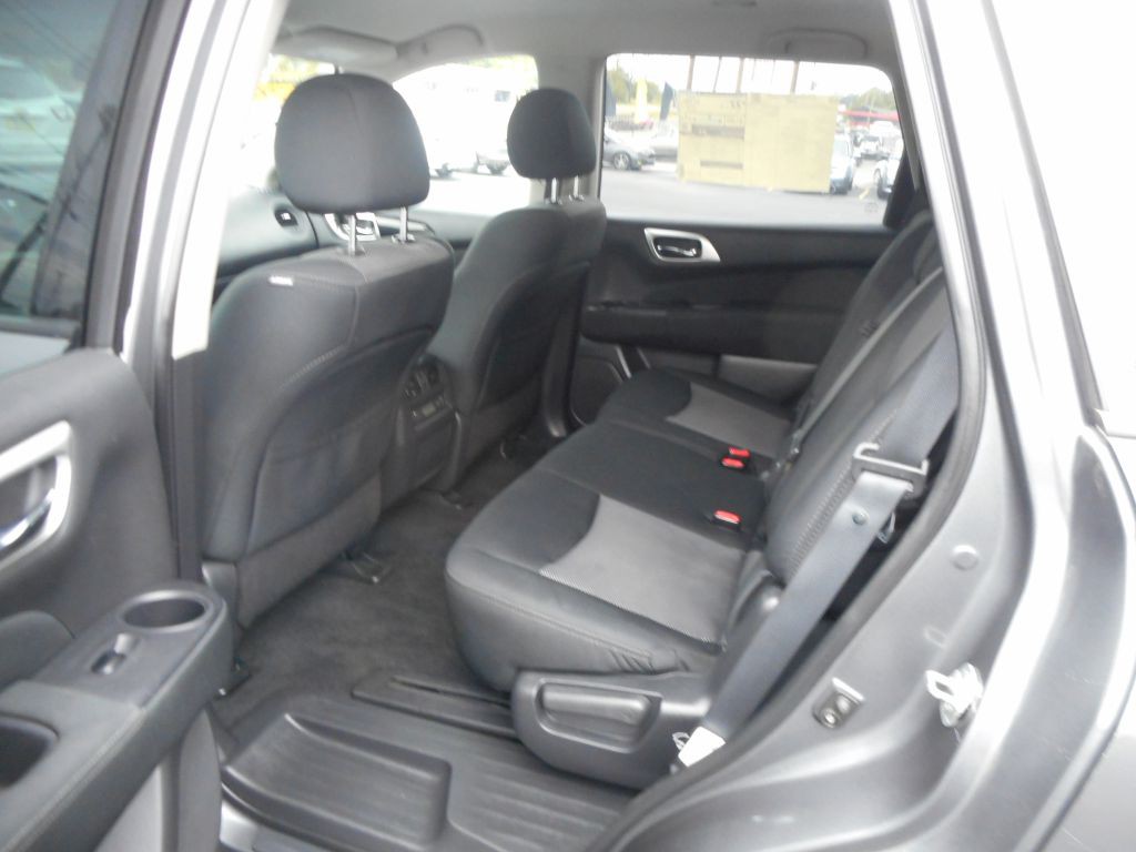 2017 Nissan Pathfinder Image 12
