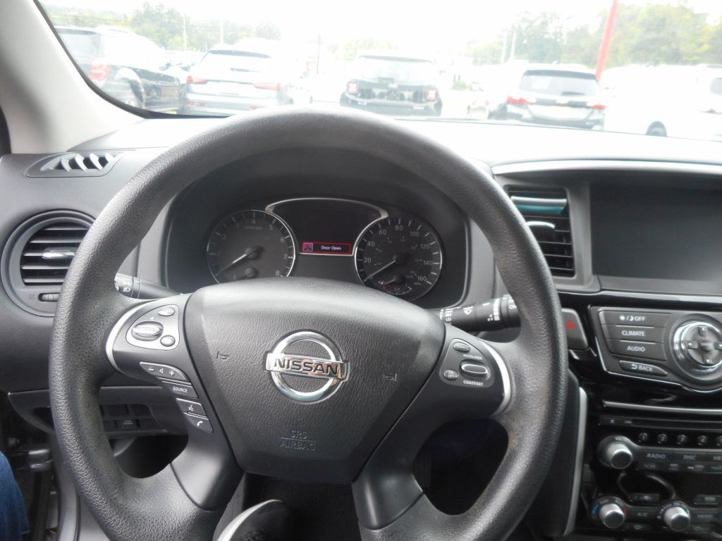 2017 Nissan Pathfinder Image 16