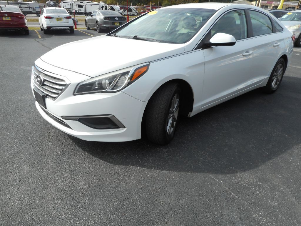 2017 Hyundai Sonata Image 1