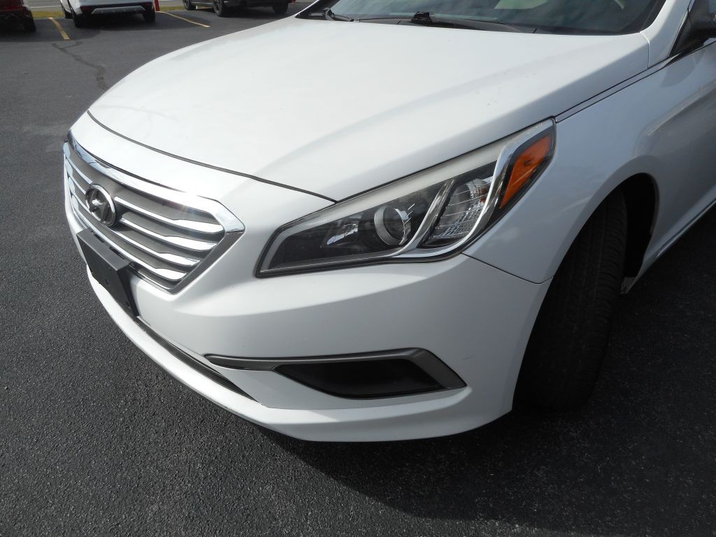 2017 Hyundai Sonata Image 2