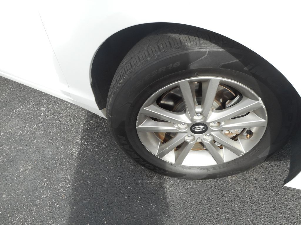 2017 Hyundai Sonata Image 5