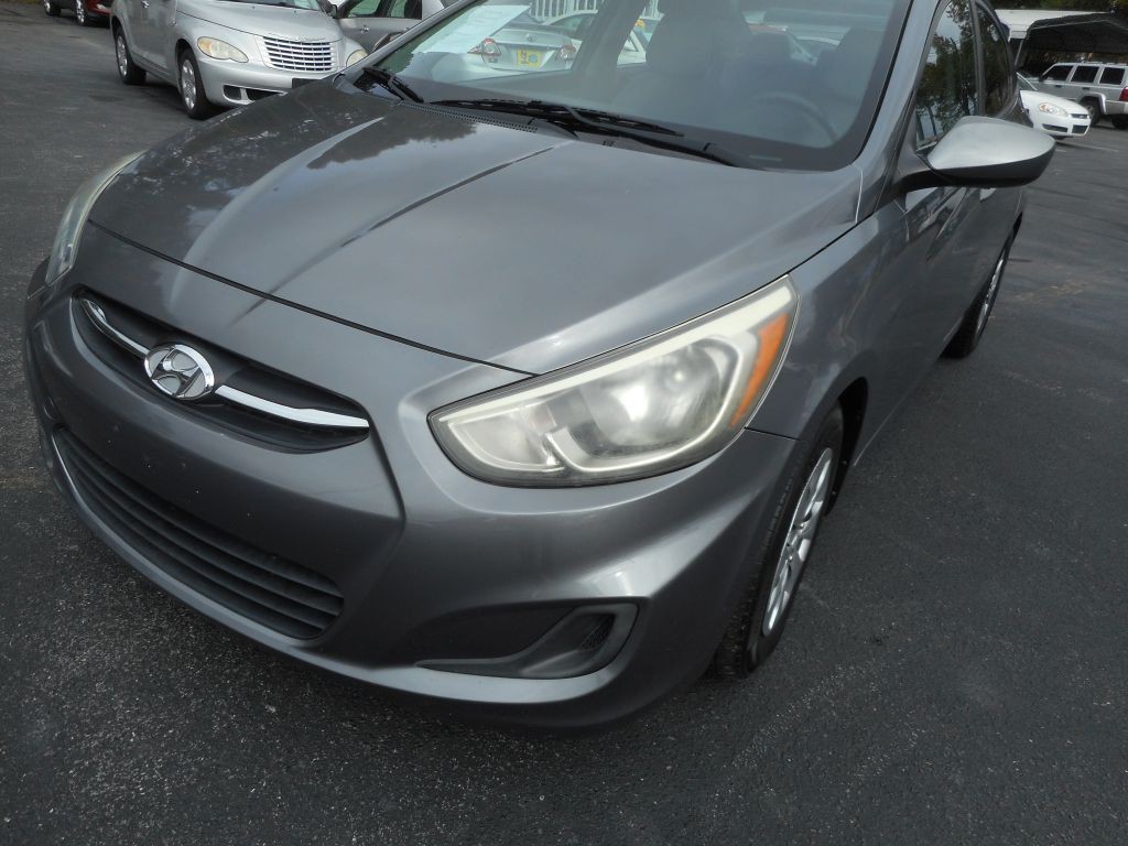 2015 Hyundai Accent Image 2