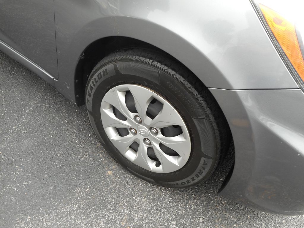 2015 Hyundai Accent Image 4