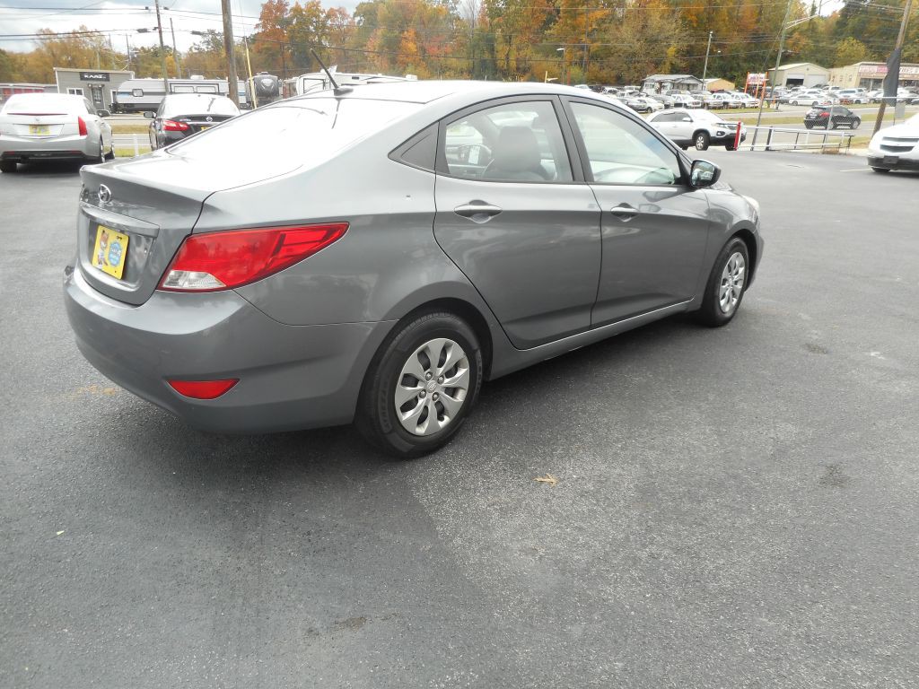 2015 Hyundai Accent Image 5