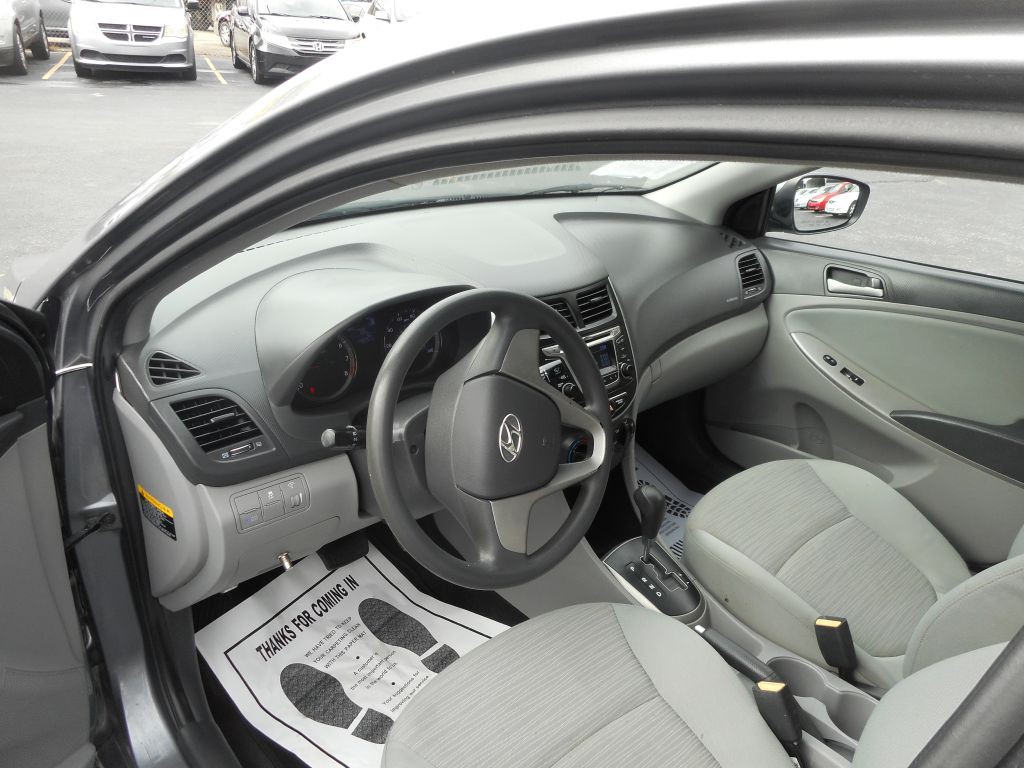 2015 Hyundai Accent Image 11