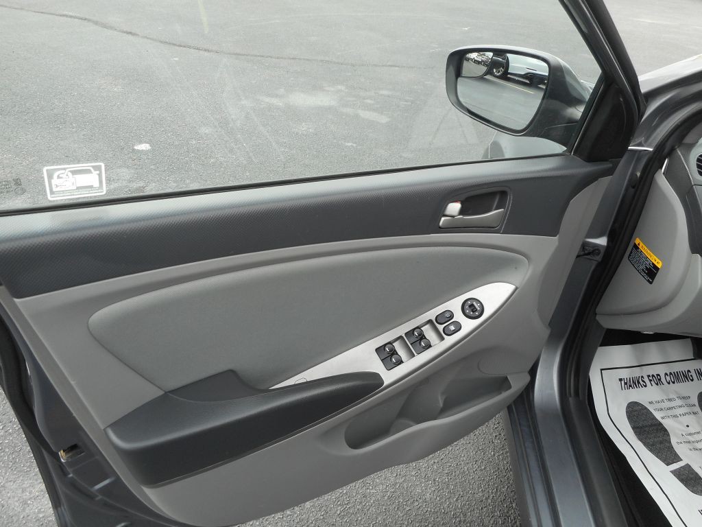 2015 Hyundai Accent Image 12