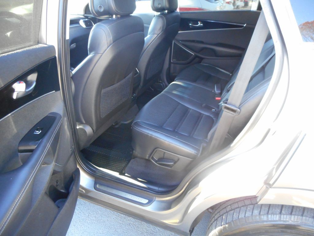 2016 Kia Sorento Image 13