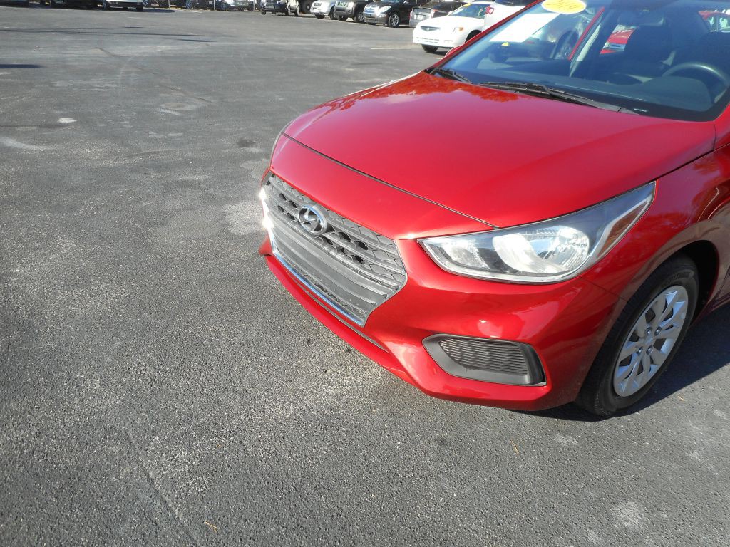2019 Hyundai Accent Image 3