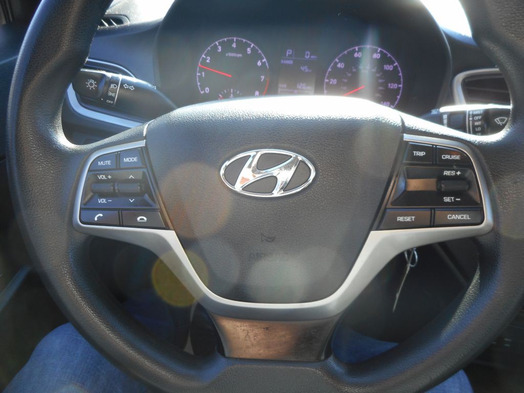 2019 Hyundai Accent Image 12