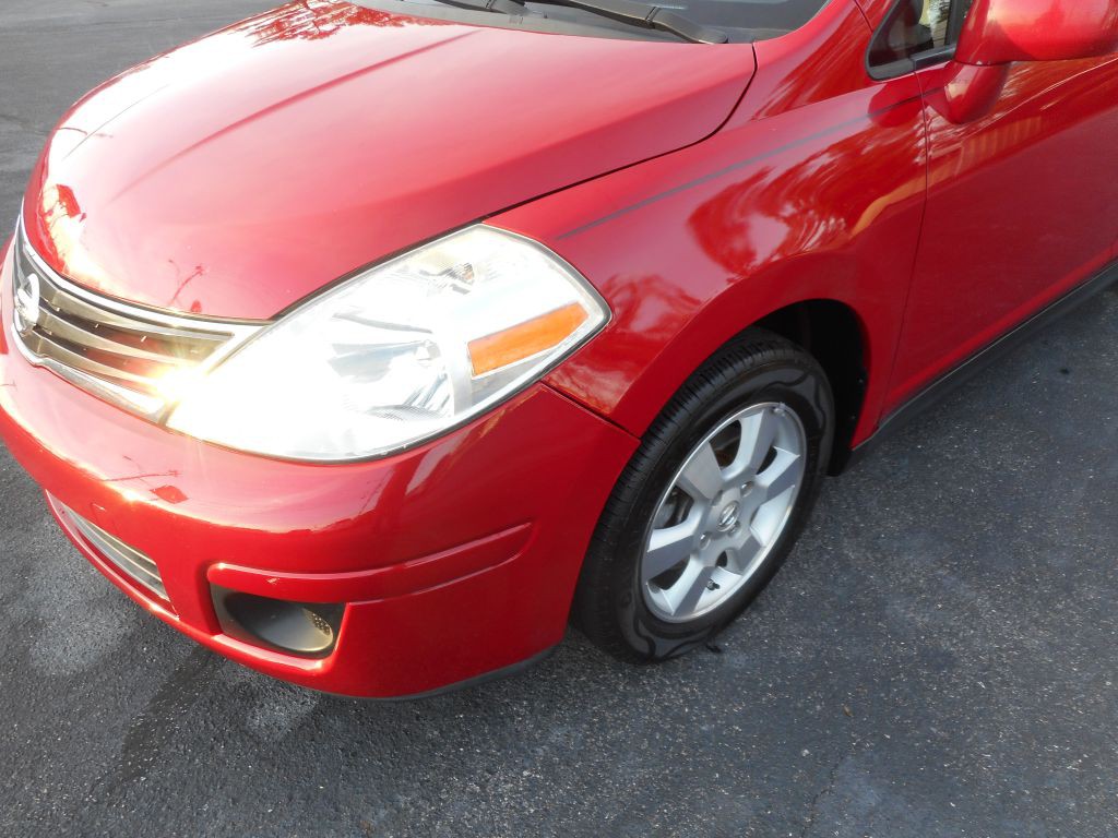 2012 Nissan Versa Image 2