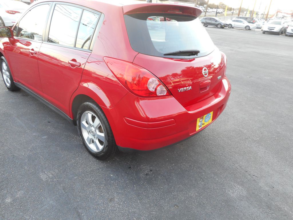 2012 Nissan Versa Image 10