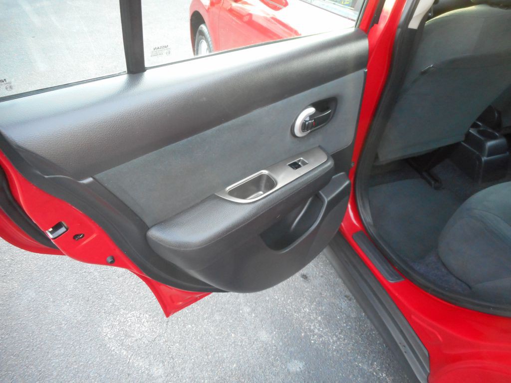 2012 Nissan Versa Image 11