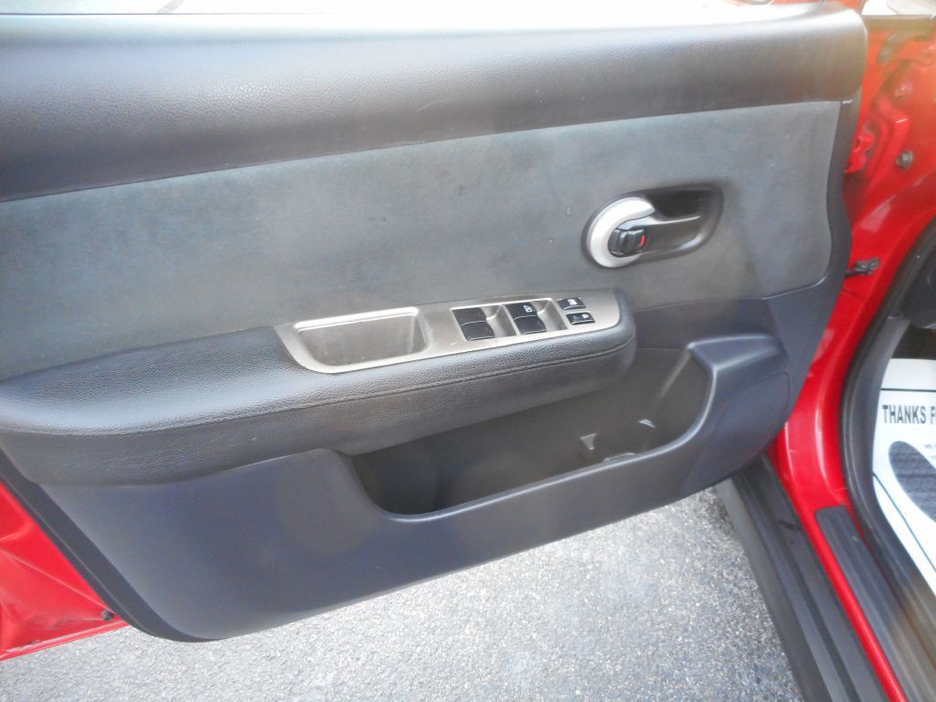 2012 Nissan Versa Image 13