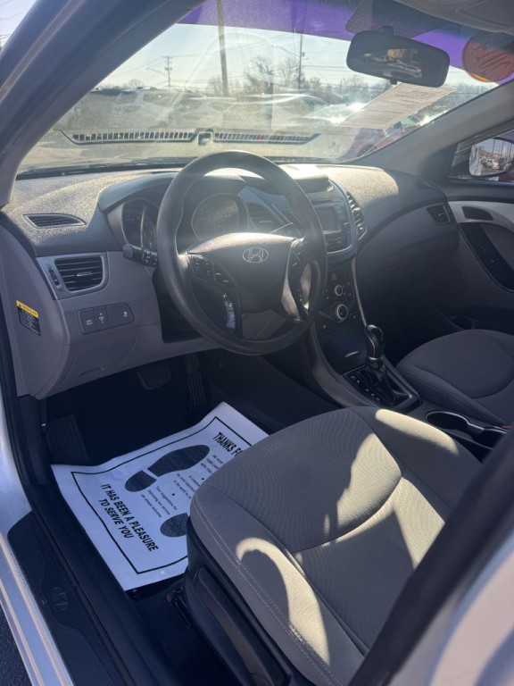 2014 Hyundai Elantra Image 8