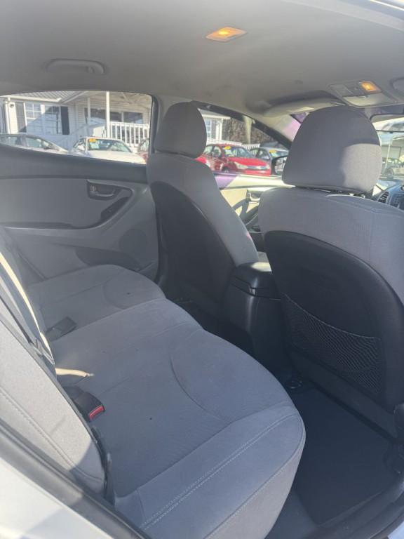 2014 Hyundai Elantra Image 16