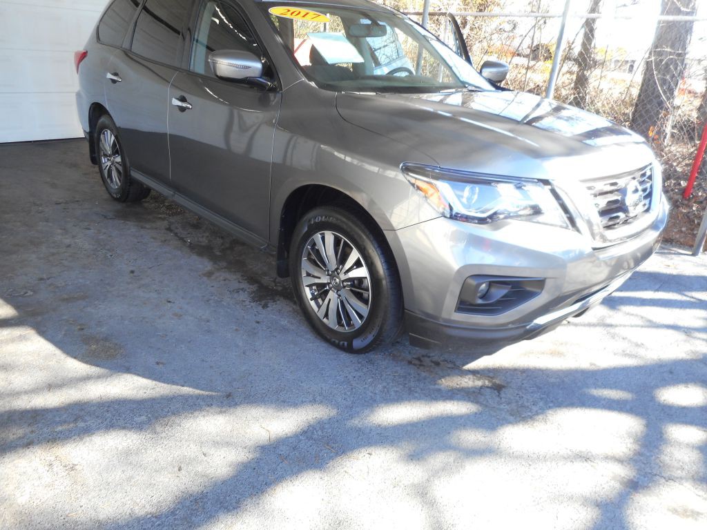 2017 Nissan Pathfinder Image 1
