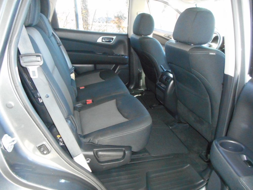 2017 Nissan Pathfinder Image 11