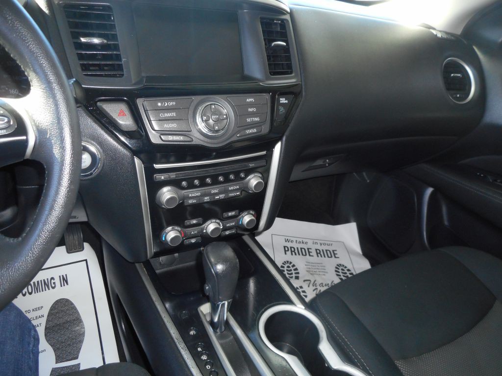 2017 Nissan Pathfinder Image 16