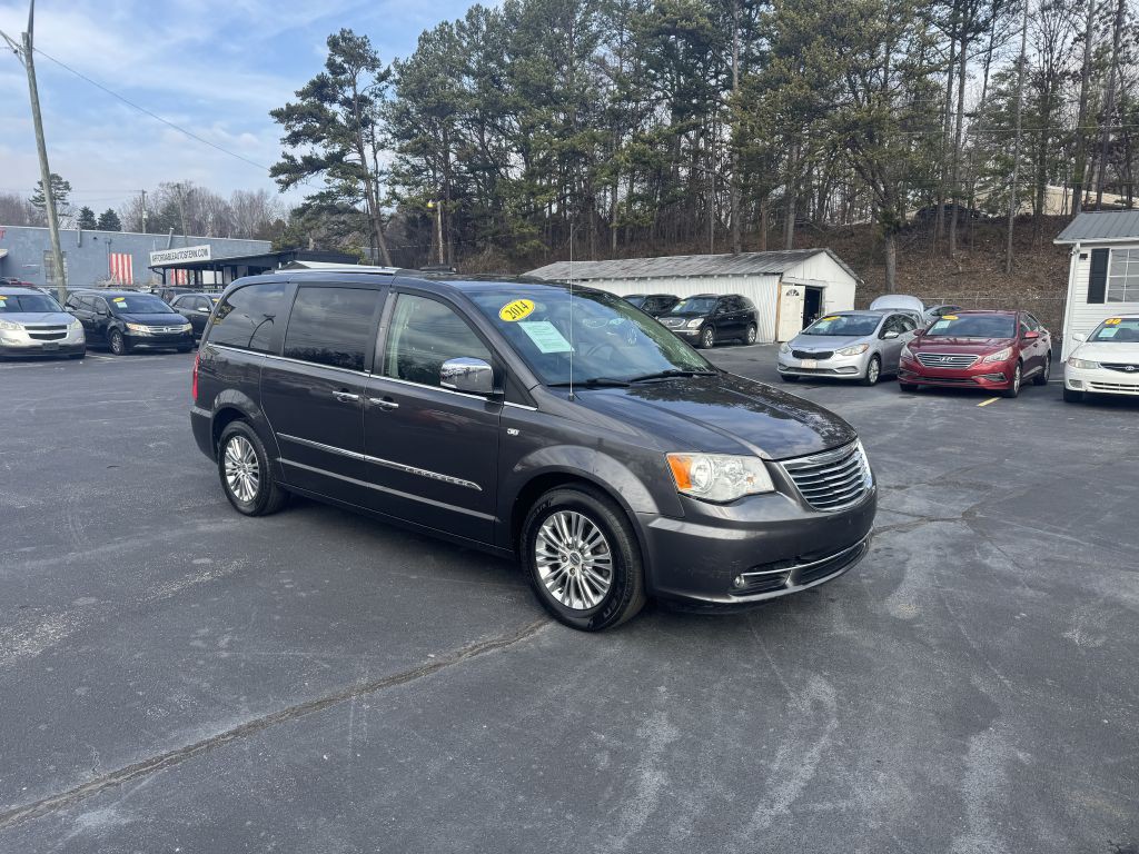 2014 Chrysler Town & Country Image 2