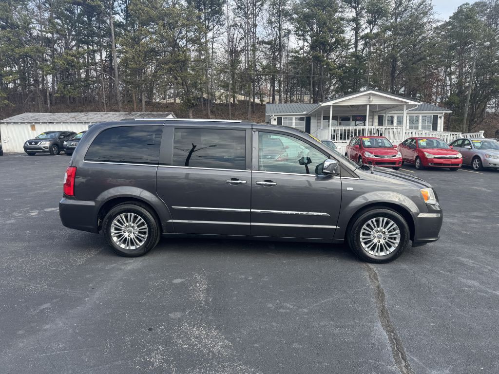2014 Chrysler Town & Country Image 3