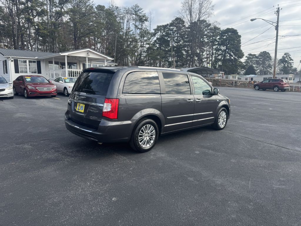 2014 Chrysler Town & Country Image 4