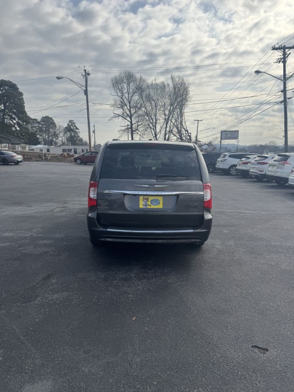 2014 Chrysler Town & Country Image 5