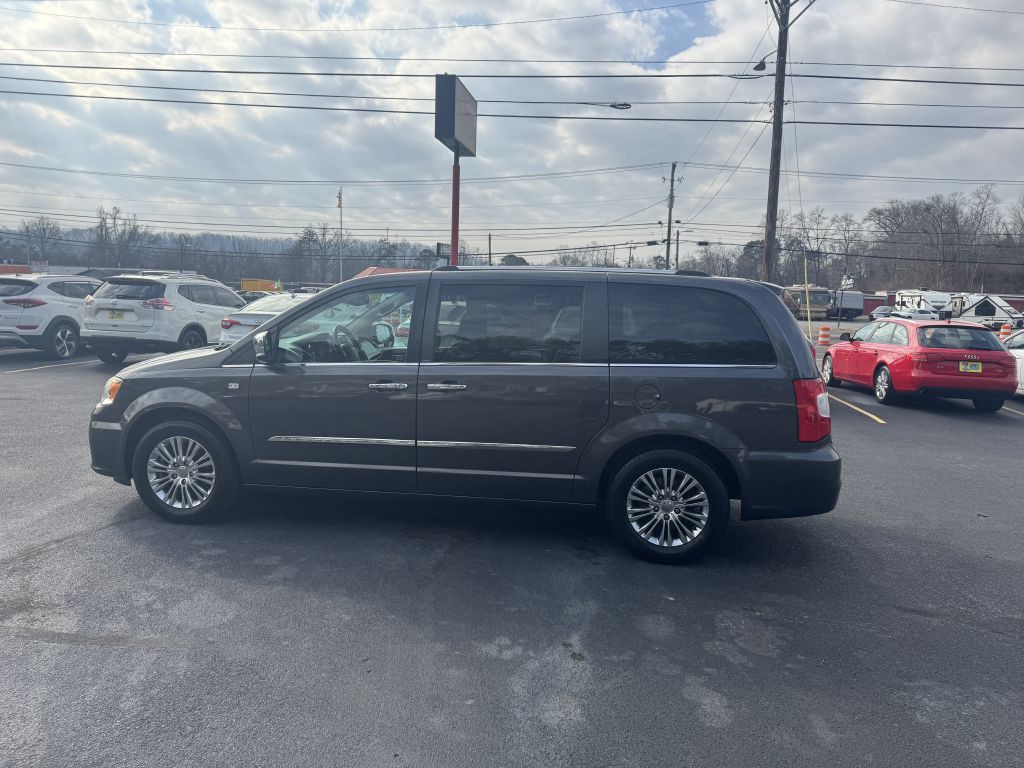 2014 Chrysler Town & Country Image 7