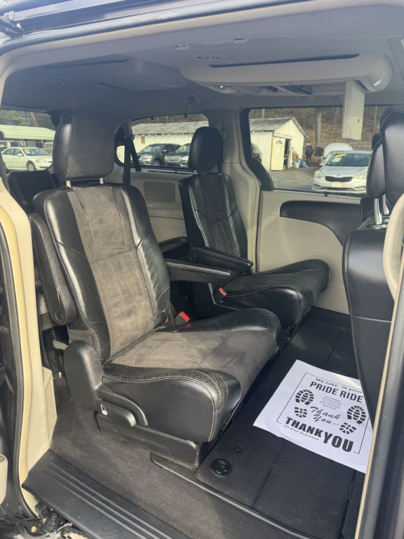 2014 Chrysler Town & Country Image 19