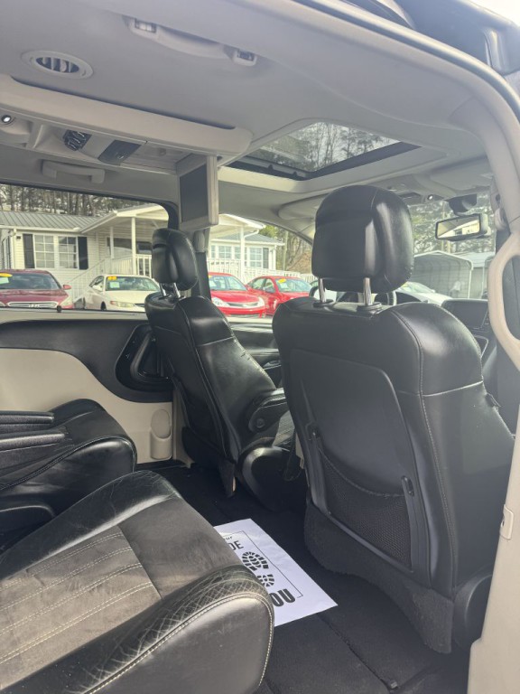 2014 Chrysler Town & Country Image 21