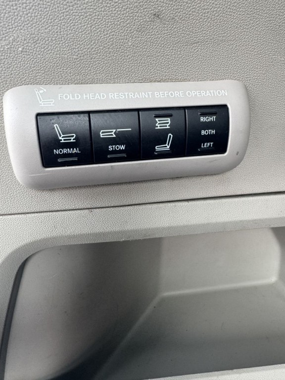 2014 Chrysler Town & Country Image 25