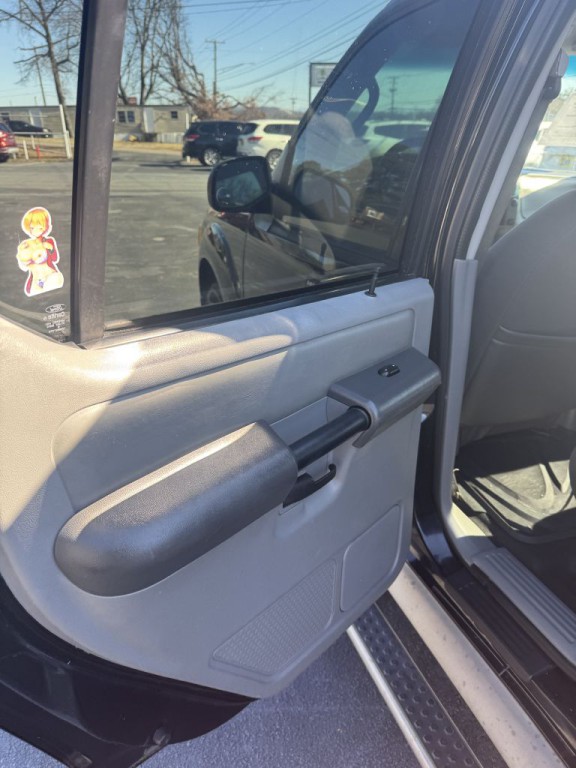 2003 Ford Explorer Image 12