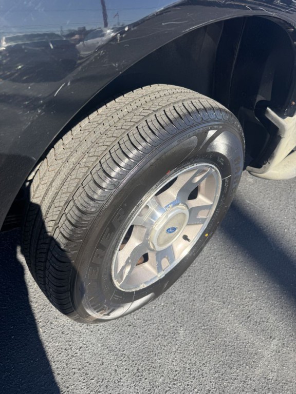 2003 Ford Explorer Image 16