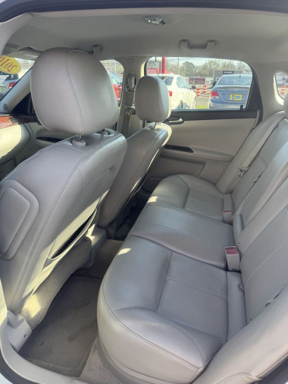 2010 Chevrolet Impala Image 14