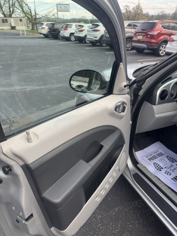 2008 Chrysler PT Cruiser Image 10