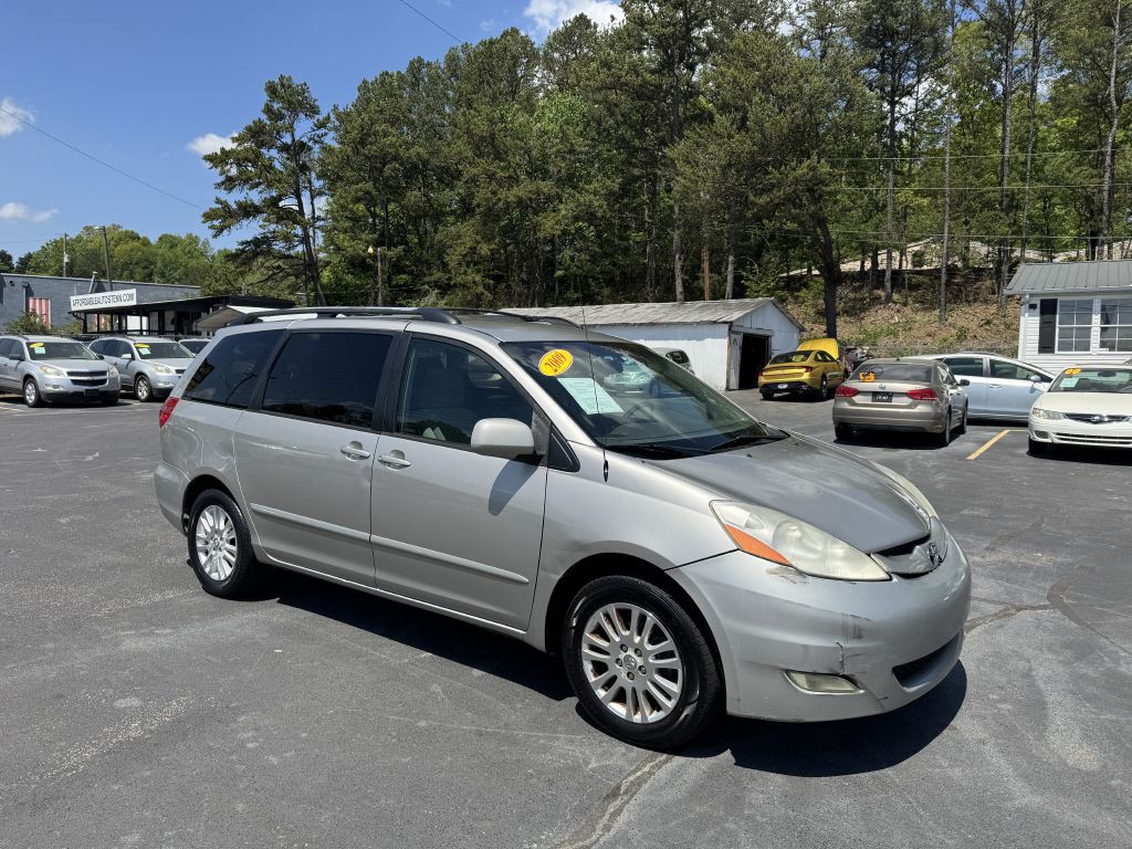 2009 Toyota Sienna Image 2