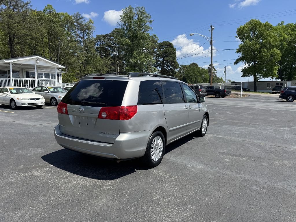 2009 Toyota Sienna Image 4