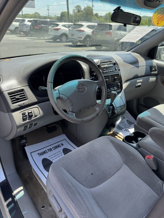2009 Toyota Sienna Image 9