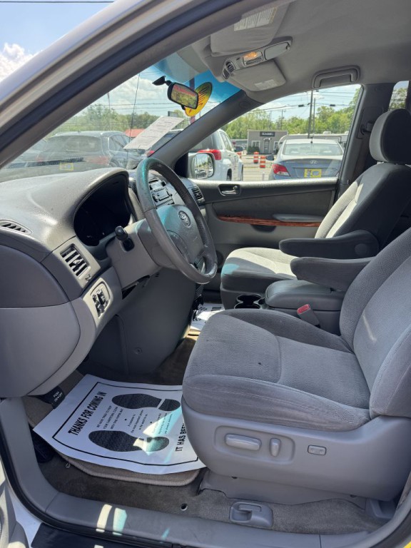 2009 Toyota Sienna Image 10