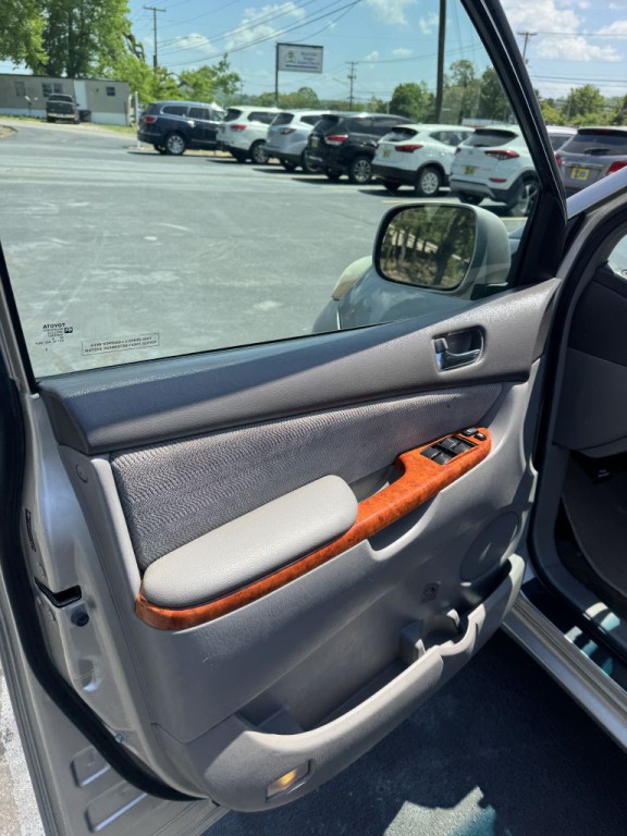 2009 Toyota Sienna Image 11