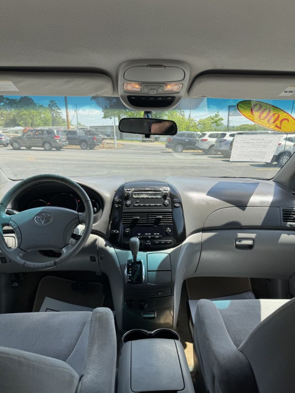 2009 Toyota Sienna Image 14