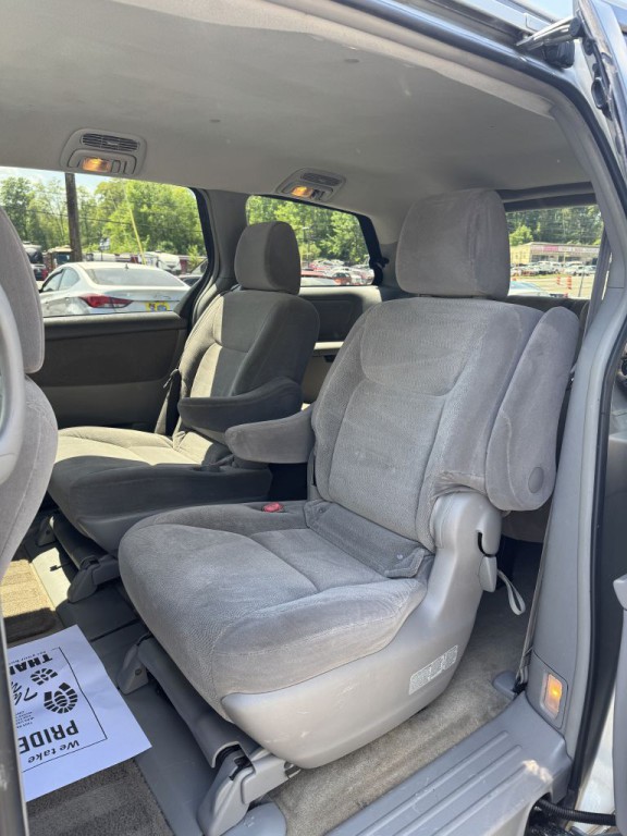 2009 Toyota Sienna Image 17