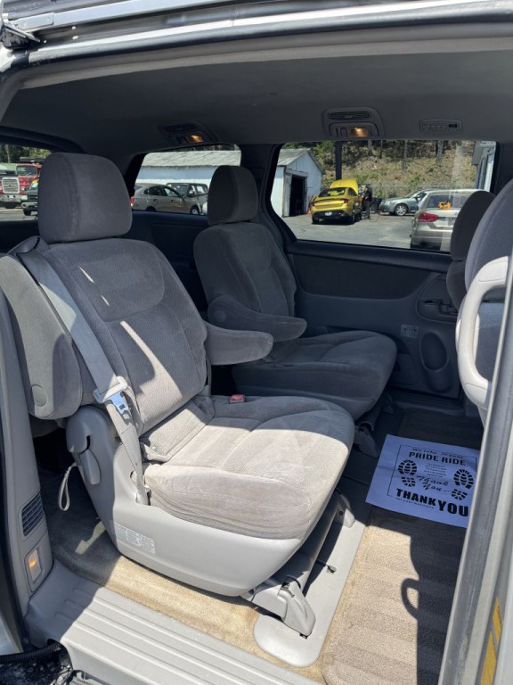 2009 Toyota Sienna Image 18