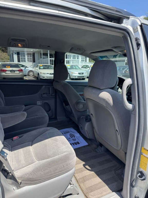 2009 Toyota Sienna Image 19